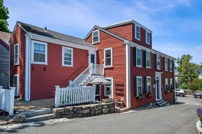 1 Mason St #2, Marblehead, MA 01945 - #3