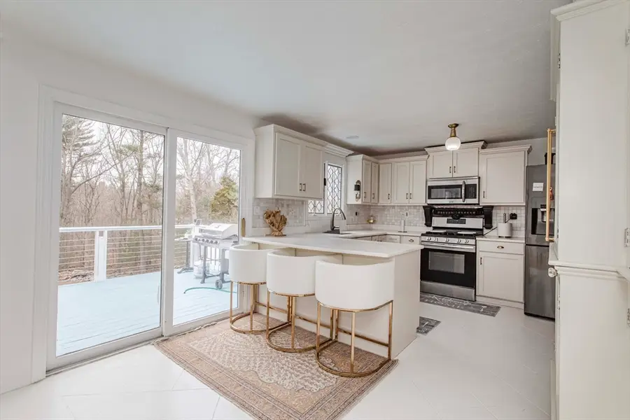 89 Lucas Dr, Stoughton, MA 02072 - #3