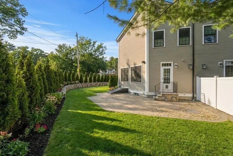 210 Evelyn #210, Newton, MA 02468 - #2