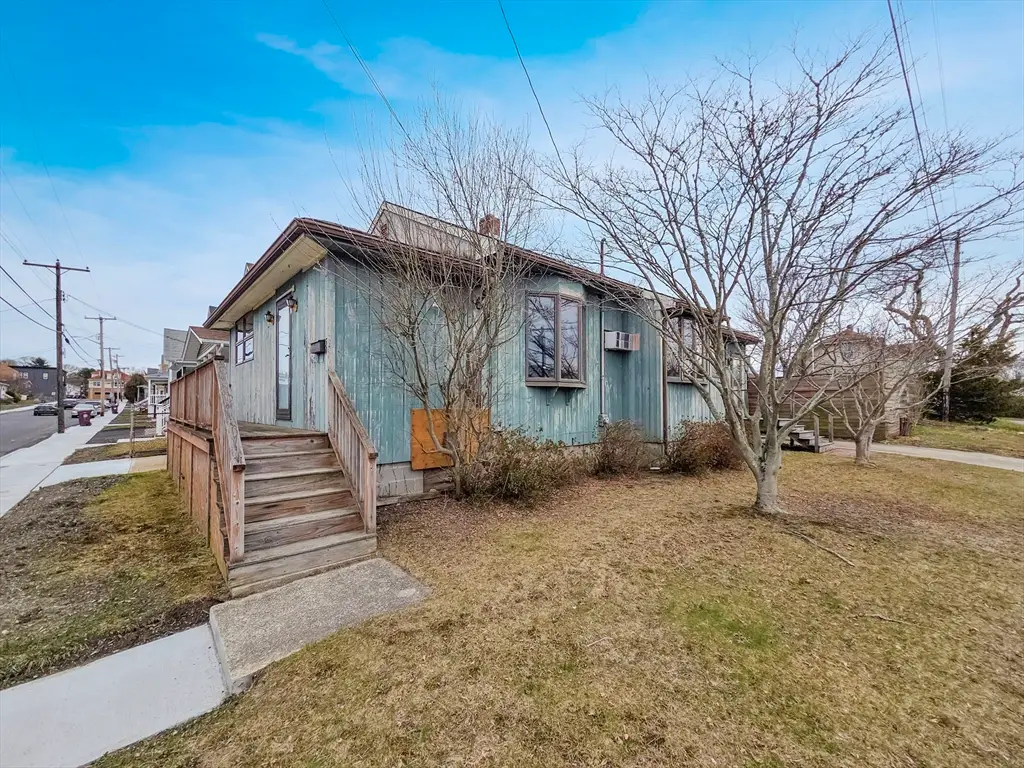 54 Slocum St, Acushnet, MA 02743 - #1