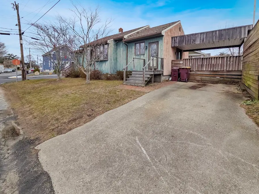 54 Slocum St, Acushnet, MA 02743 - #2