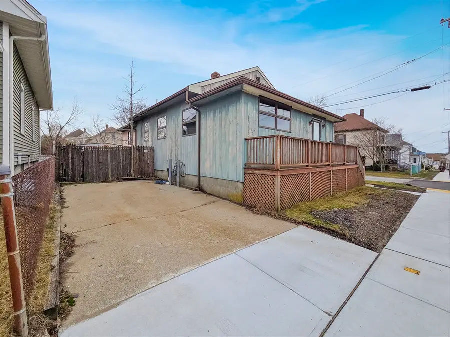 54 Slocum St, Acushnet, MA 02743 - #3