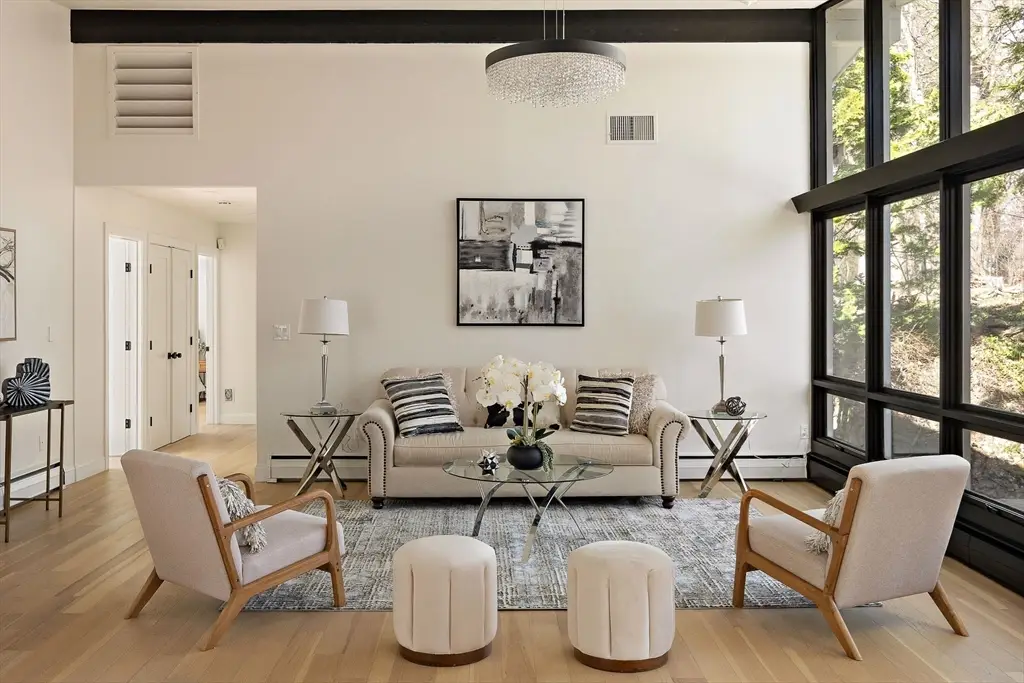 367 Newton St, Chestnut Hill, MA 02467 - #1