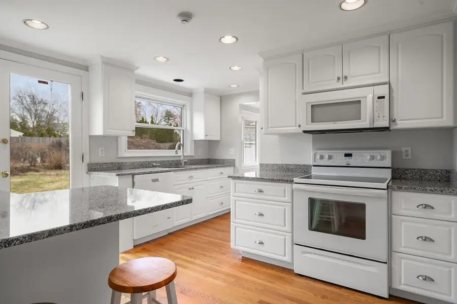 41 Country Ln, Westwood, MA 02090 - #2