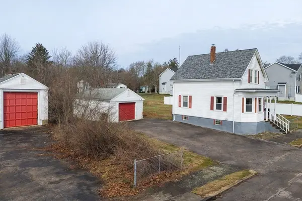 53 Gifford Ave, Dartmouth, MA 02747