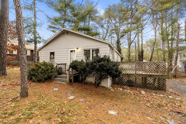 6 Cardinal Ave, Wareham, MA 02538