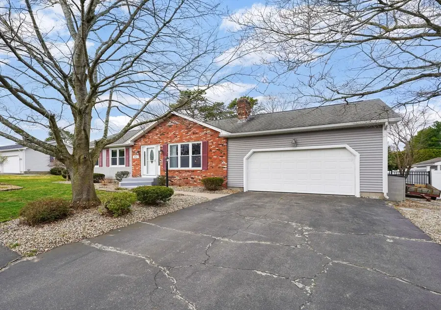 135 Nutmeg Cir, Chicopee, MA 01020 - #3