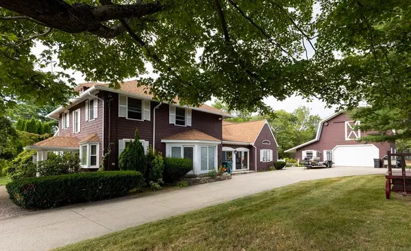 27 Old Upton Rd, Grafton, MA 01519