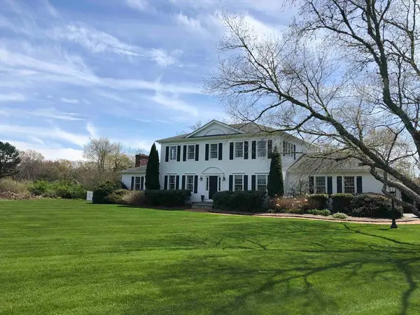 523 Old Westport Rd, Dartmouth, MA 02747