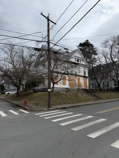 337 Beacon St, Lowell, MA 01850 - #3