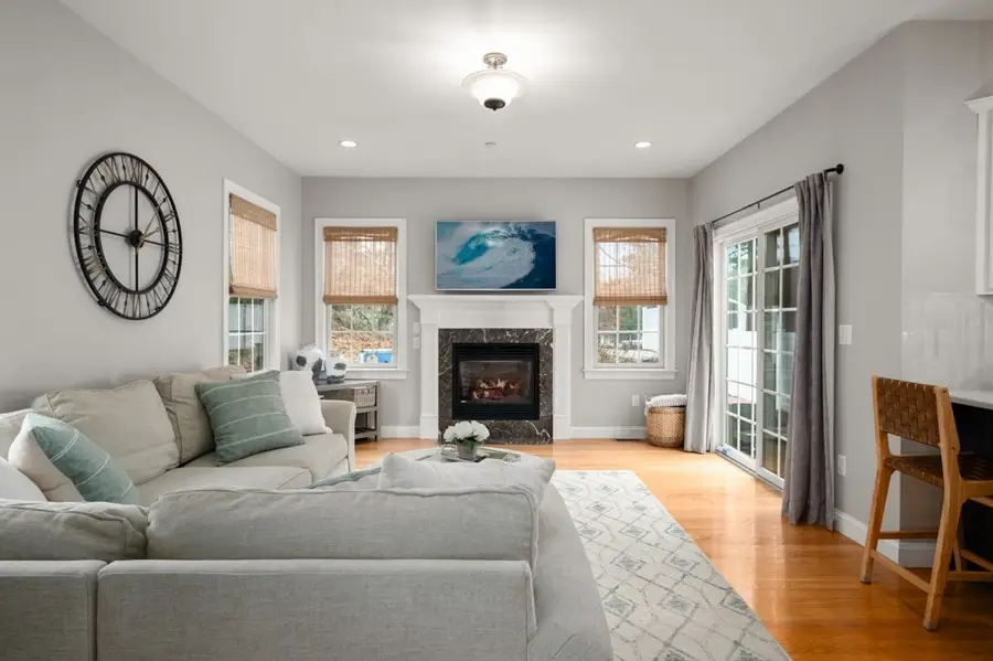 8 Gates Ln #A, Wakefield, MA 01880 - #2