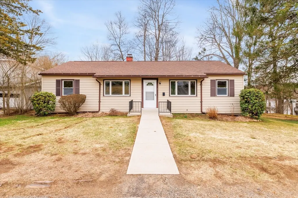 26 Roosevelt Dr, Southbridge, MA 01550 - #1