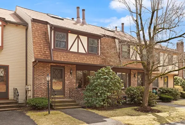 E41 Scotty Hollow Dr #E41, Chelmsford, MA 01863