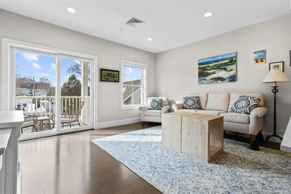 441 Essex St #202, Swampscott, MA 01907