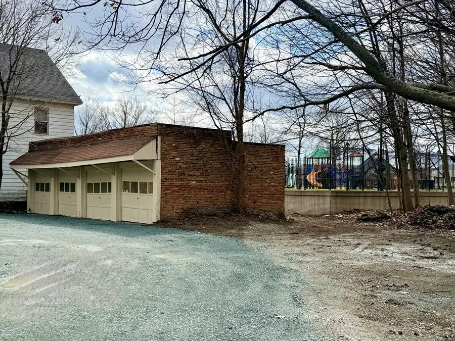 5-6 Monteleone Pl, Pittsfield, MA 01201 - #3