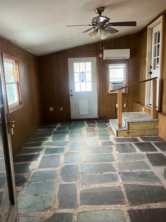 9 Rebecca Avenue, Hudson, MA 01749 - #3