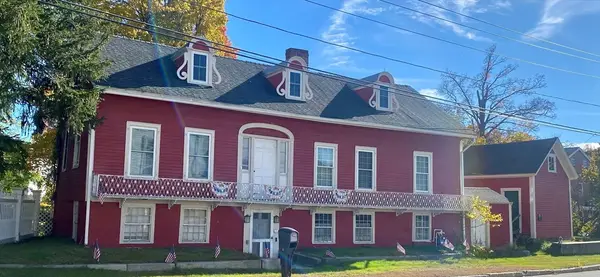 4 Townsend St, Pepperell, MA 01463