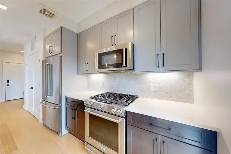 287 Maverick St #402, Boston, MA 02128 - #3