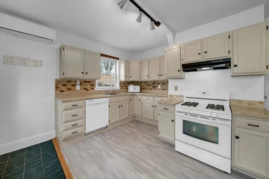 65 S Pleasant St #B, Haverhill, MA 01835 - #3