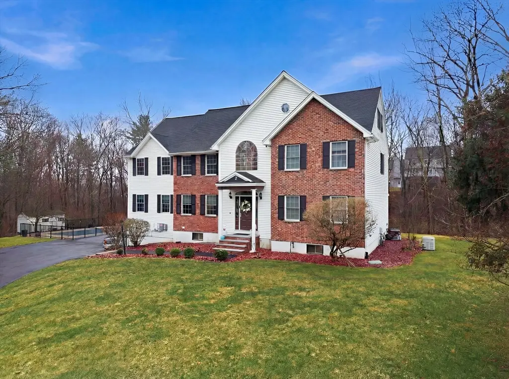 2 Hitching Post Ln, Methuen, MA 01844 - #1