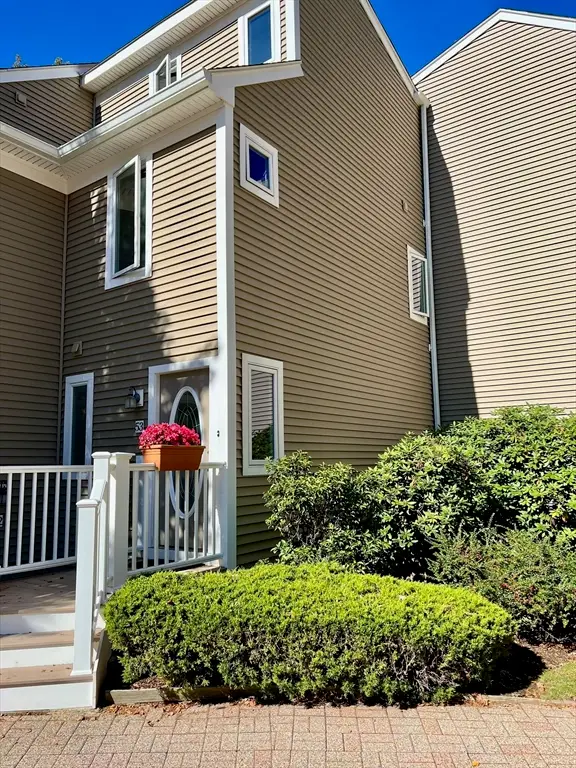53 Pointe Rok Dr #53, Worcester, MA 01604