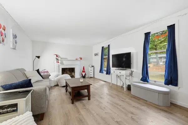 228 Aubinwood Rd, Amherst, MA 01002