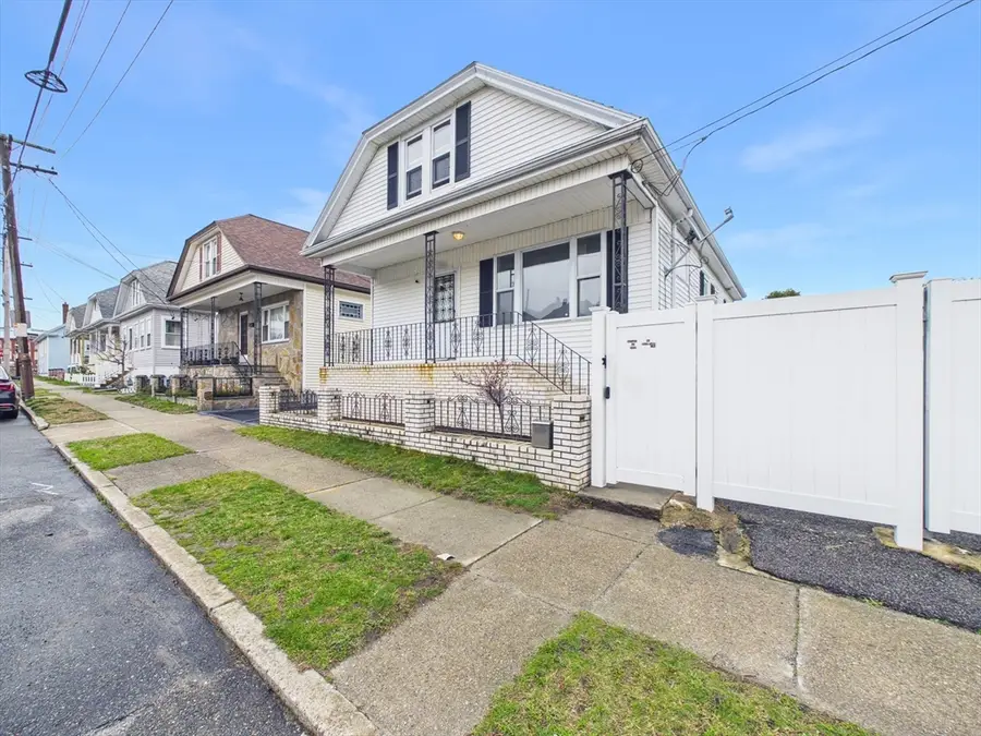 108 Hope St, New Bedford, MA 02745 - #2