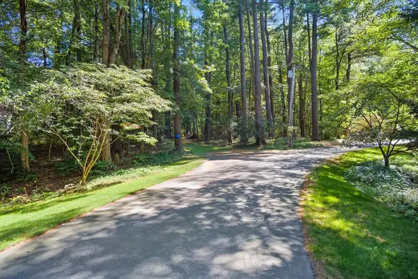 27 Pleasant St, West Newbury, MA 01985