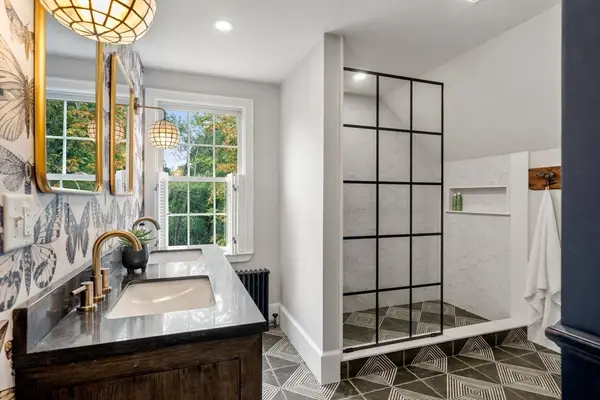 43 Jarves St, Sandwich, MA 02563