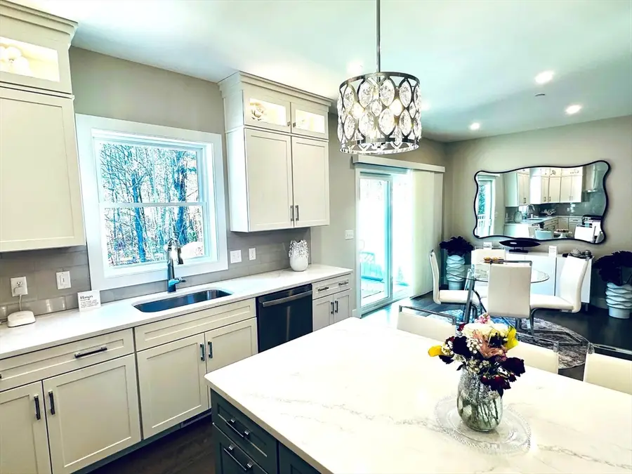 22 Elise Avenue #11, Londonderry, NH 03053 - #3