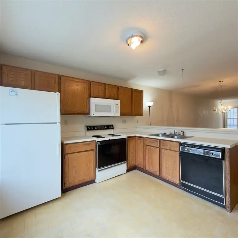 48 Castlegate Dr #48, Springfield, MA 01129 - #3