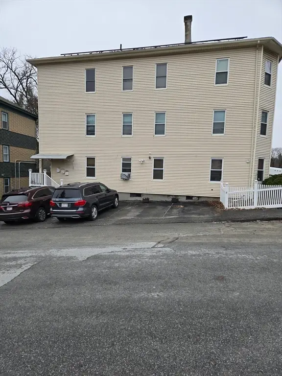 11 Maxwell St, Worcester, MA 01607 - #3