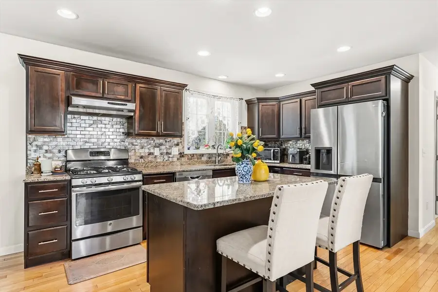 181 Tarkiln Pl, New Bedford, MA 02745 - #3