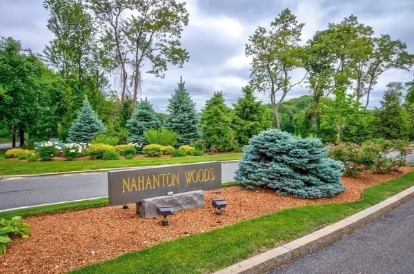 210 Nahanton St #520, Newton, MA 02459