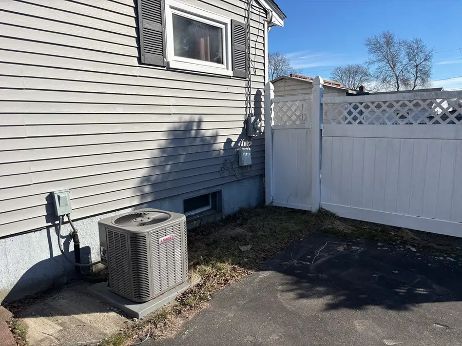 43 New Jersey Ave, Somerset, MA 02726 - #3