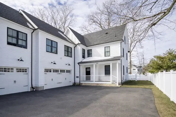 405 Parker St #405, Newton, MA 02459