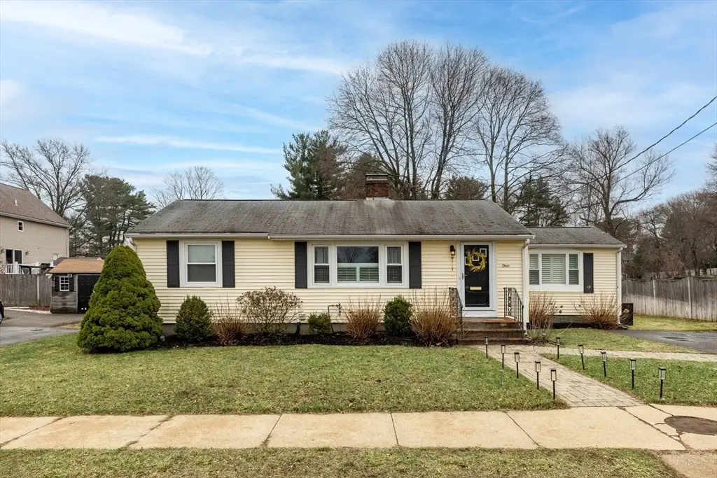 4 Magnolia Ter, Stoneham, MA 02180 - #1