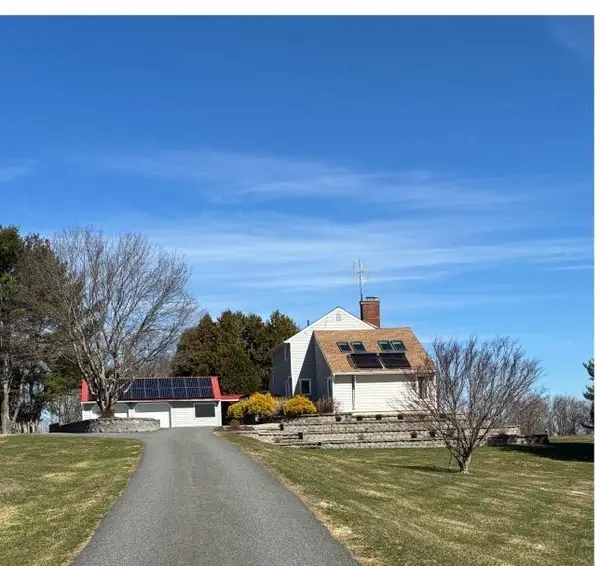 169 Old Albany Road, Greenfield, MA 01301