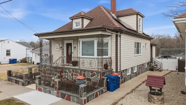 72 Rochambeau, New Bedford, MA 02745