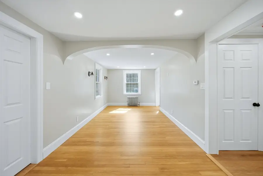 17 Hartford Ave W, Mendon, MA 01756 - #3