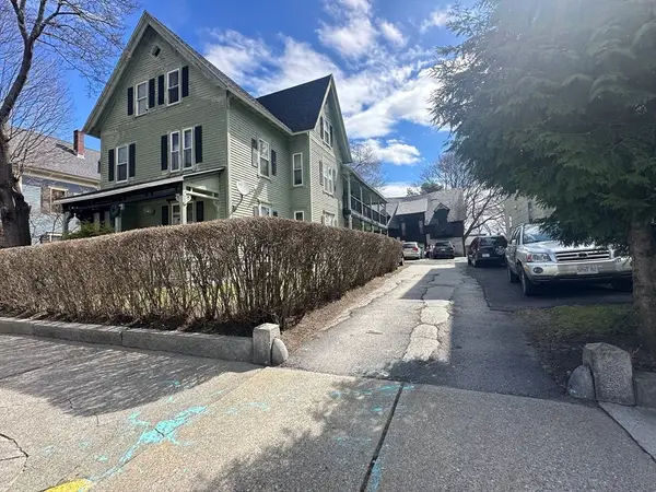 39 Woodland St, Worcester, MA 01610