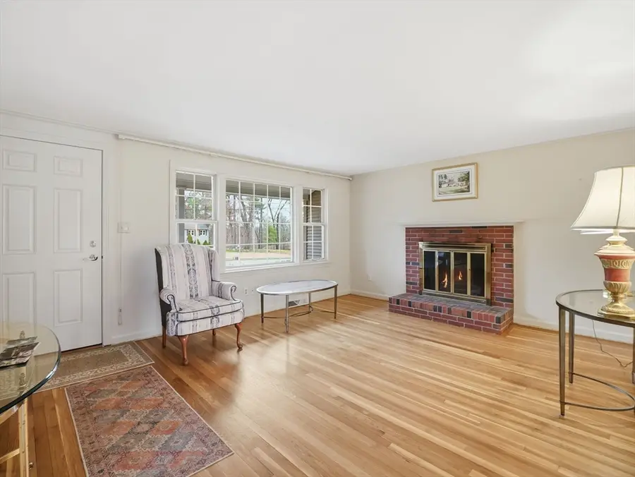 8 Monument Hill Rd, Chelmsford, MA 01824 - #2