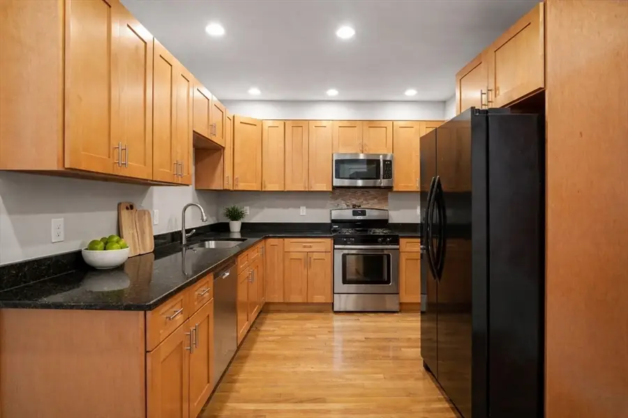 7 Chadwick St, Worcester, MA 01605 - #3