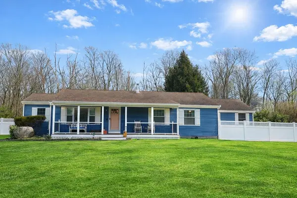 72 Kevin Dr, Tiverton, RI 02878