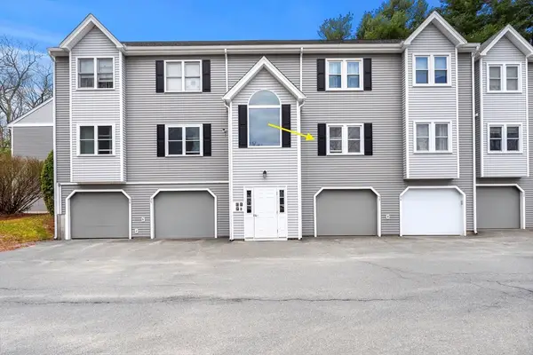 84 Tennis Plaza Rd #33, Dracut, MA 01826