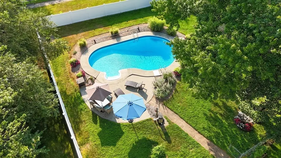 134 Hendom Dr, Feeding Hills, MA 01030 - #3