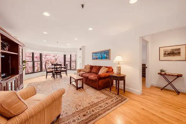 16 Harcourt St #3D, Boston, MA 02116