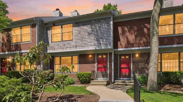 195 Falmouth Rd, Mashpee, MA 02649