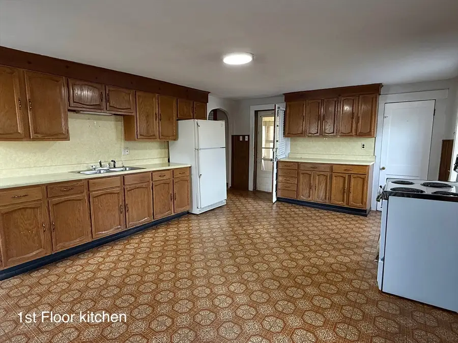 26 Wintworth St., Chicopee, MA 01013 - #3