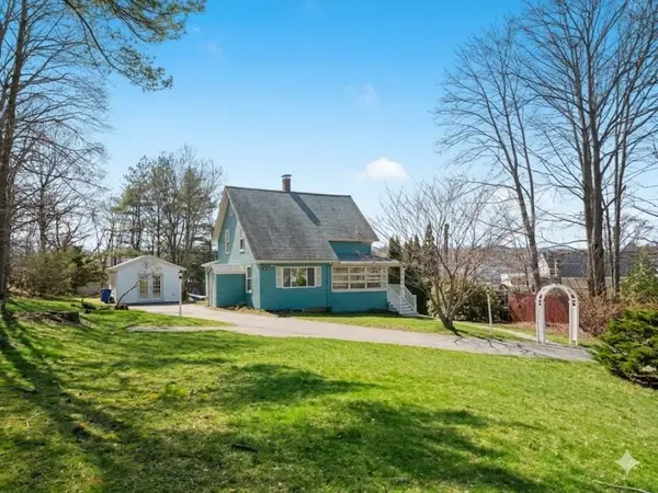 17 Preston St, Wakefield, MA 01880